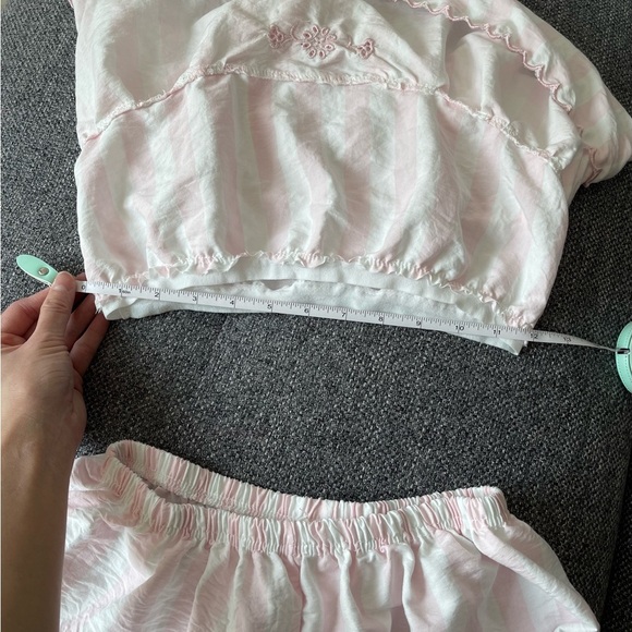 Pink and white striped cropped two-piece set - Picture 8 of 10